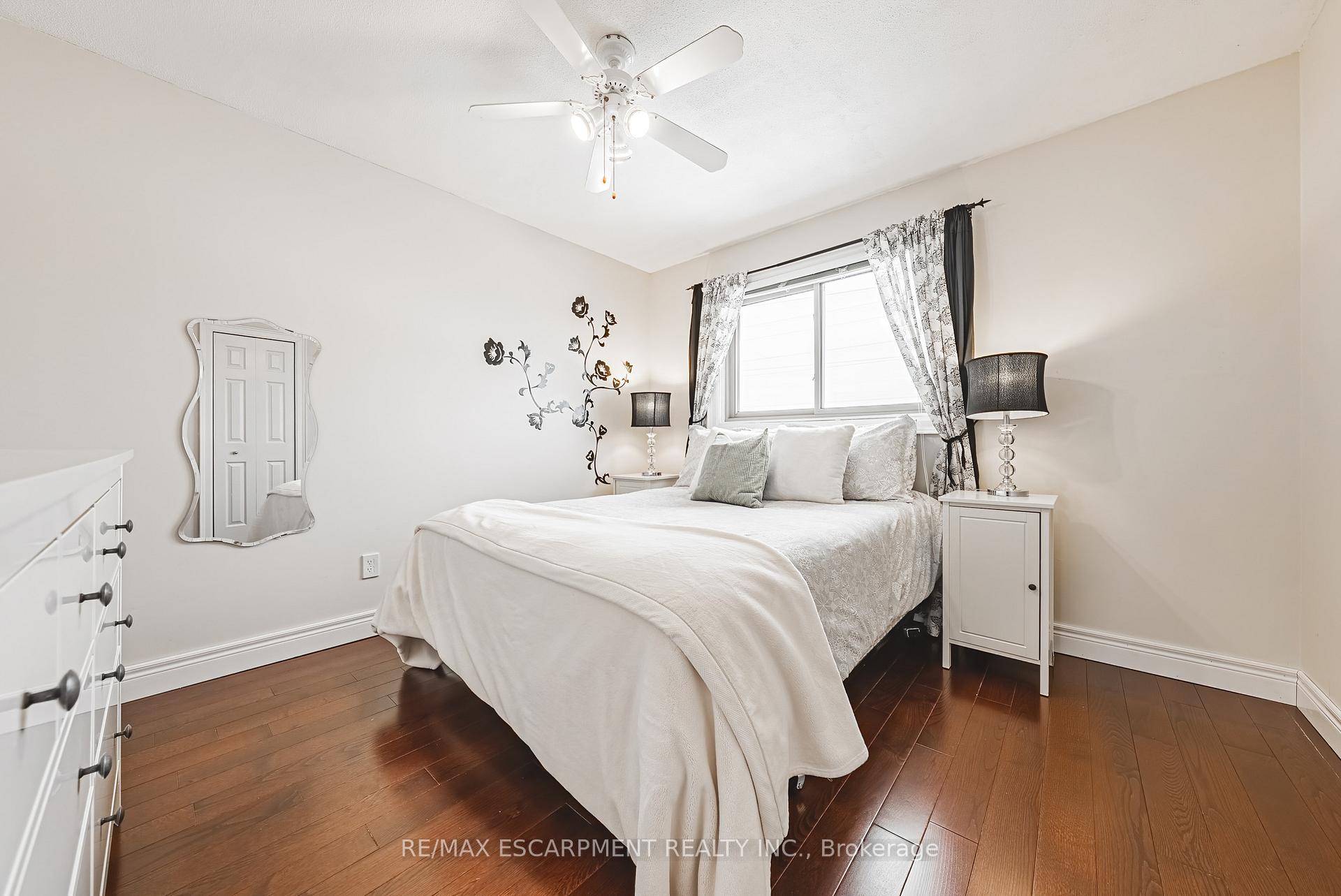Photo 30 of 28 Sunflower Crescent, Hamilton, Ancaster — HOMEH