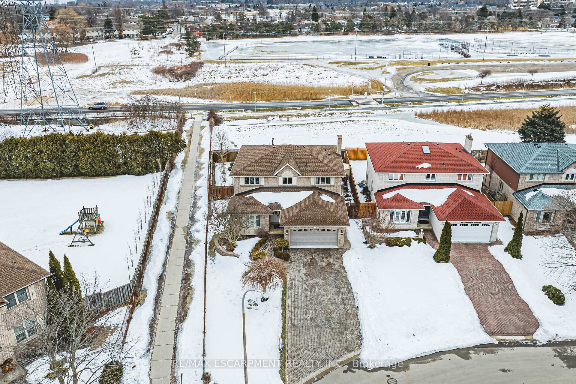Photo 40 of 28 Sunflower Crescent, Hamilton, Ancaster — HOMEH