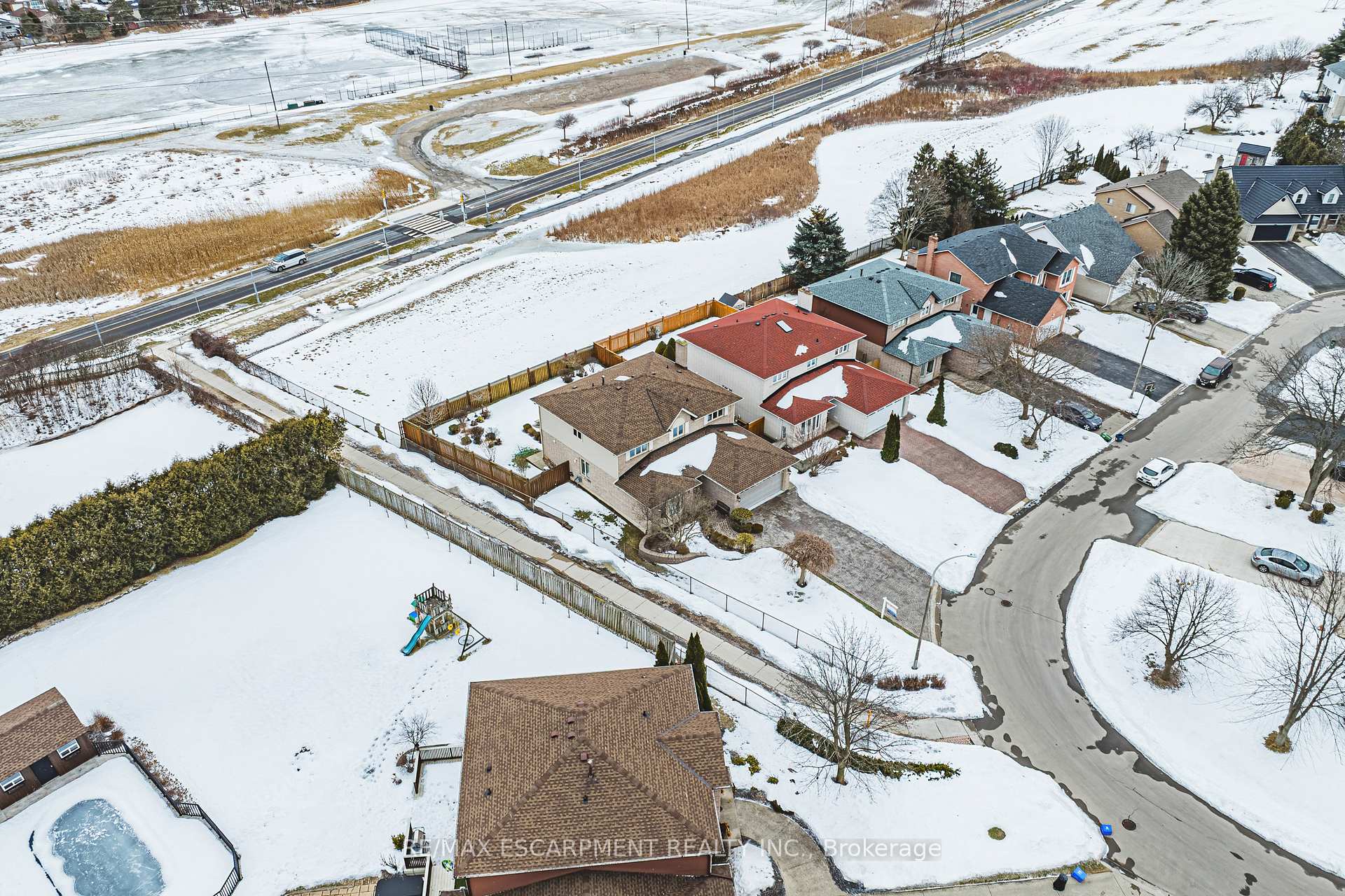 Photo 41 of 28 Sunflower Crescent, Hamilton, Ancaster — HOMEH