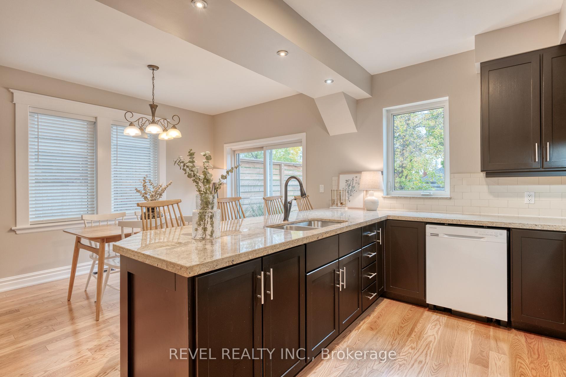 Photo 13 of 262 Homewood Avenue, Hamilton, Kirkendall — HOMEH