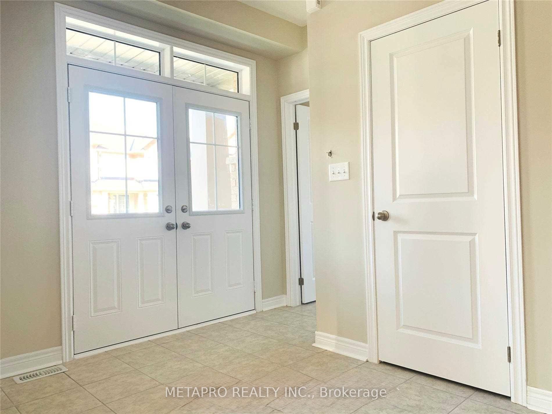 Photo 2 of 31 Pearman Crescent, Brampton, Northwest Brampton — HOMEH