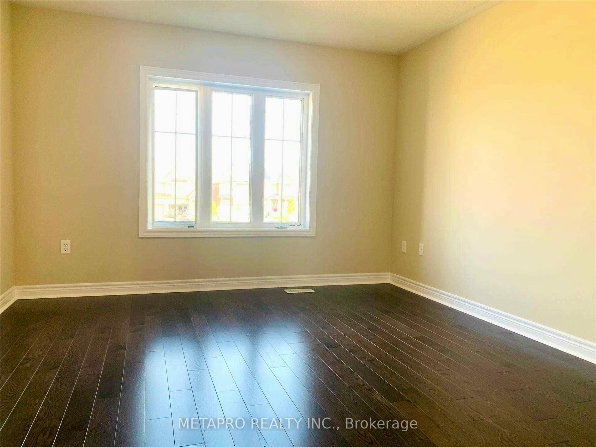 Photo 8 of 31 Pearman Crescent, Brampton, Northwest Brampton — HOMEH