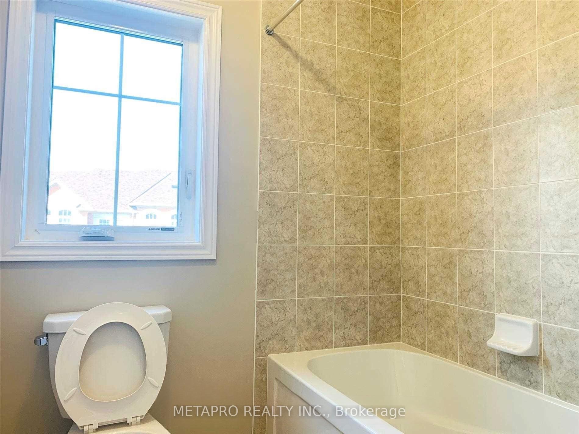 Photo 11 of 31 Pearman Crescent, Brampton, Northwest Brampton — HOMEH