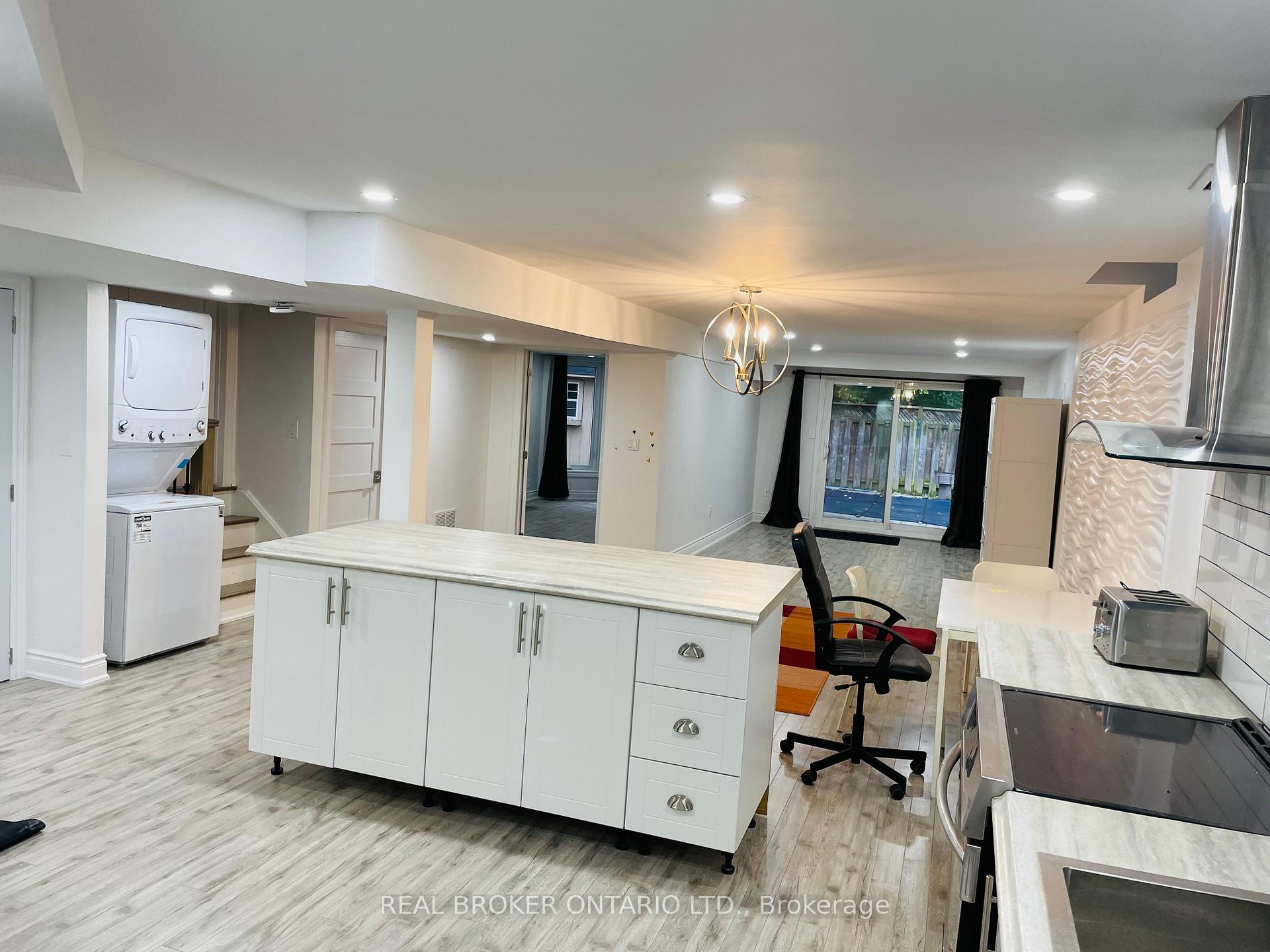 Photo 10 of 27 Forestgrove Circle, Brampton, Heart Lake East — HOMEH