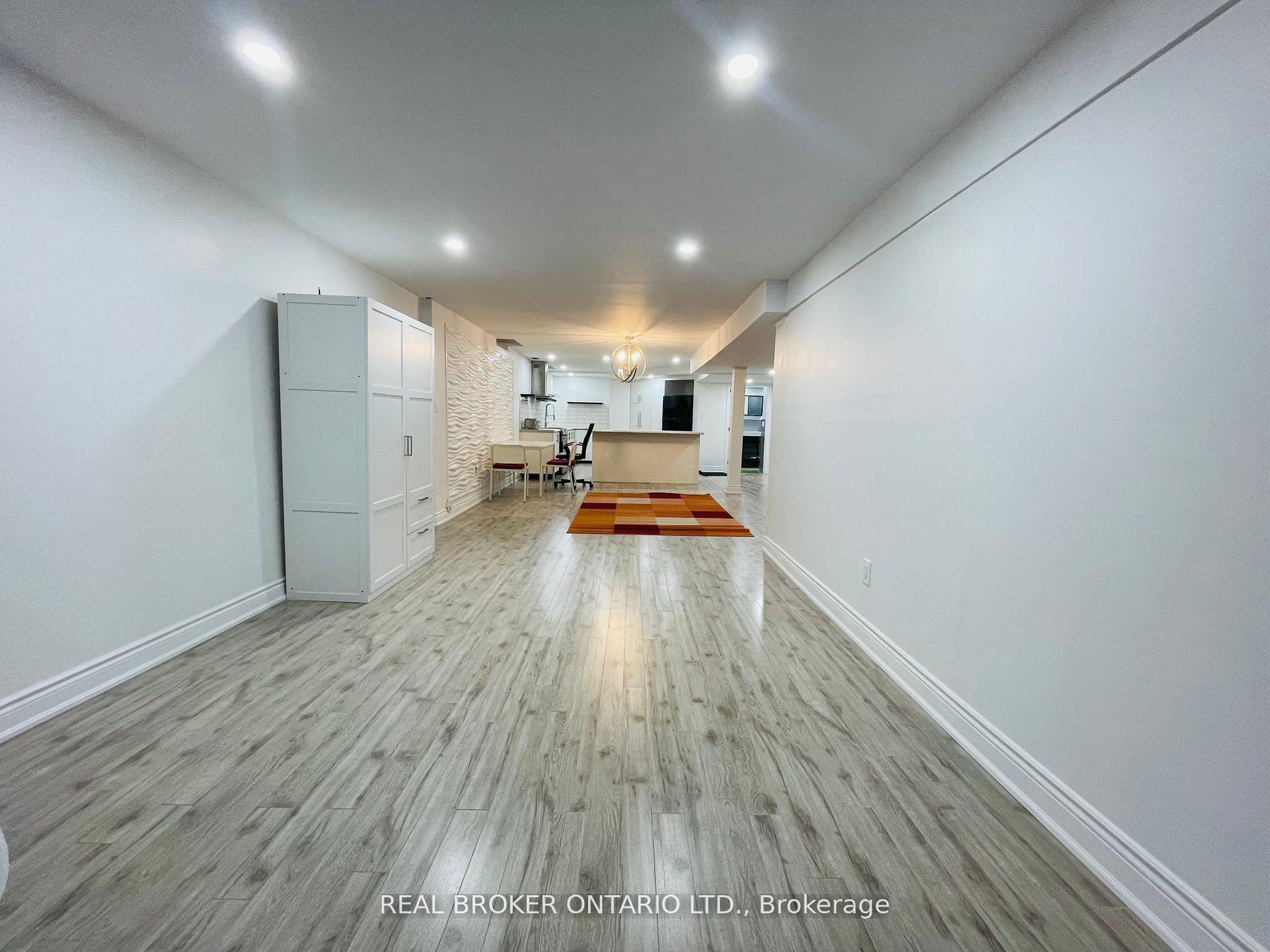 Photo 3 of 27 Forestgrove Circle, Brampton, Heart Lake East — HOMEH