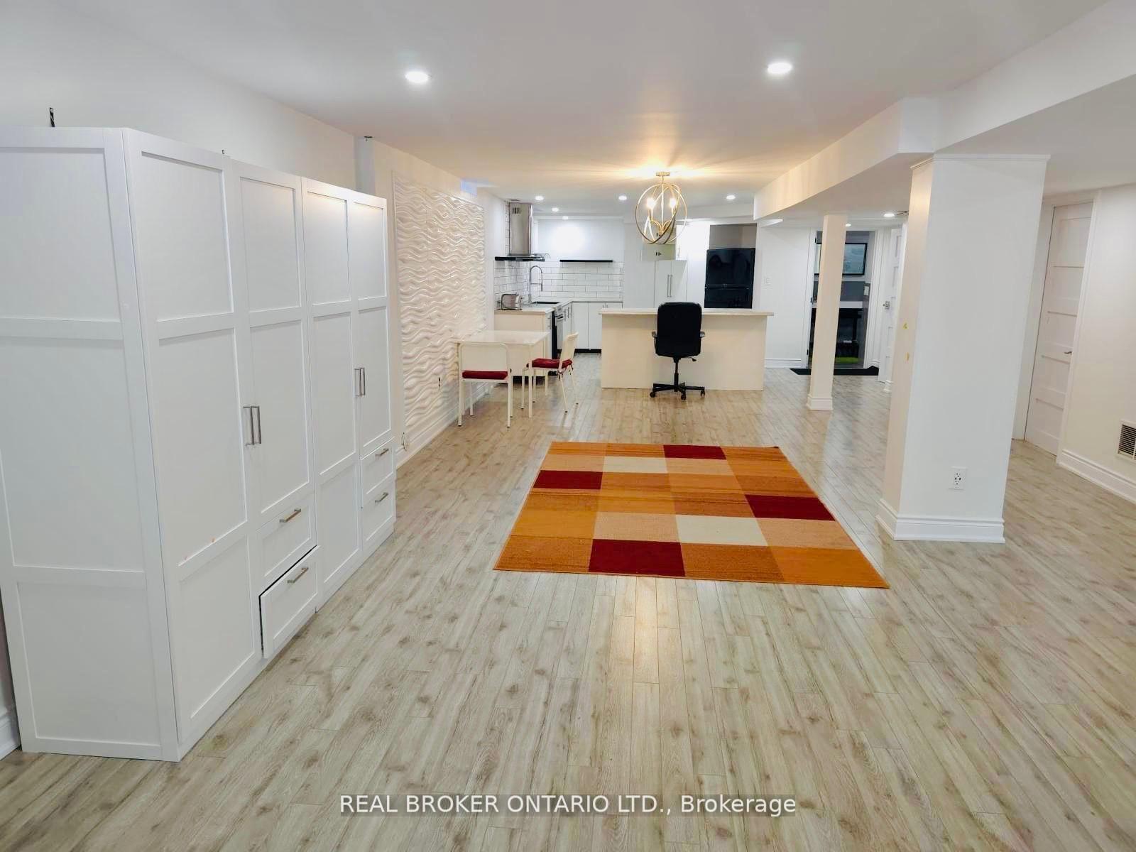 Photo 2 of 27 Forestgrove Circle, Brampton, Heart Lake East — HOMEH