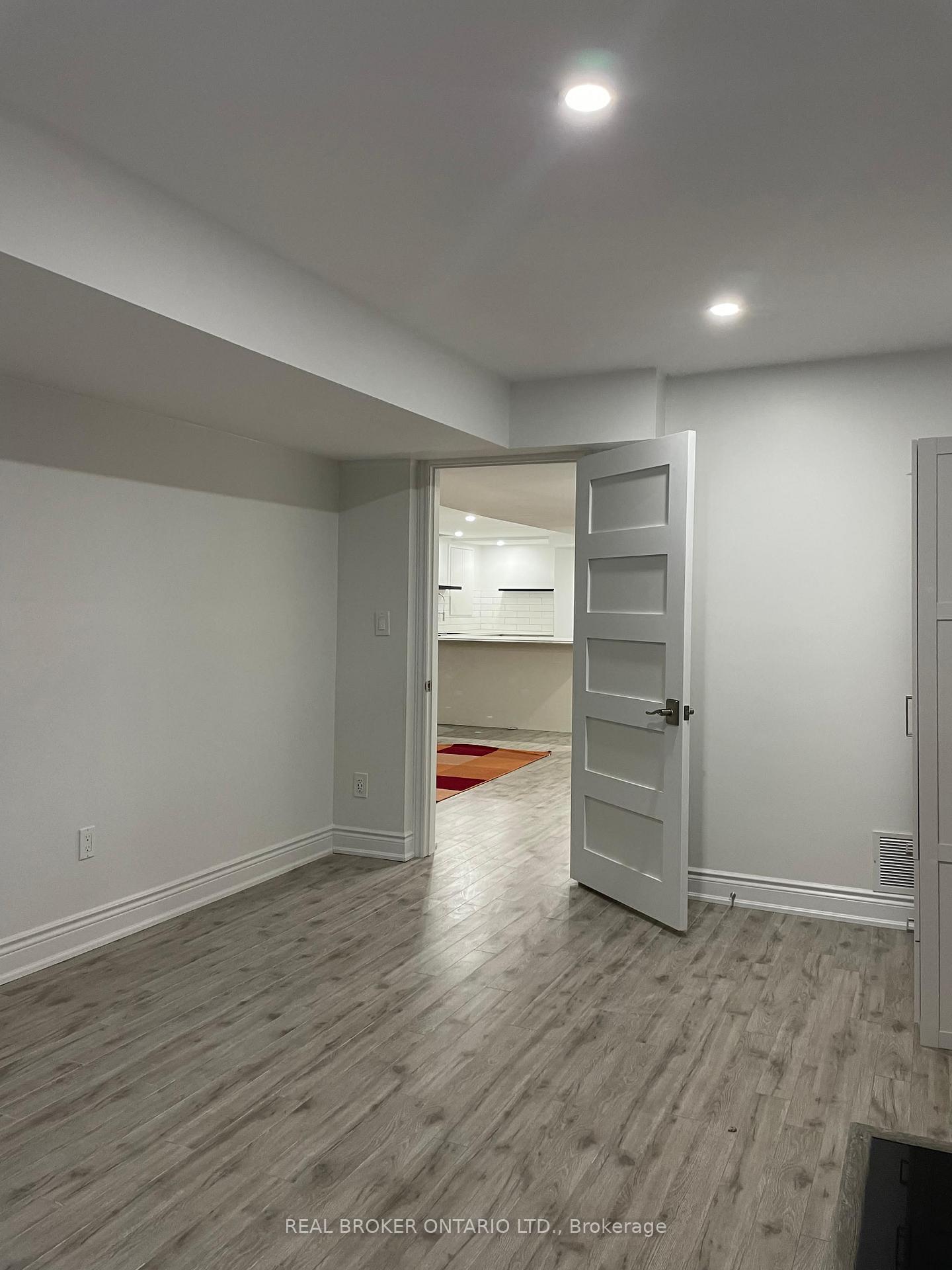 Photo 18 of 27 Forestgrove Circle, Brampton, Heart Lake East — HOMEH