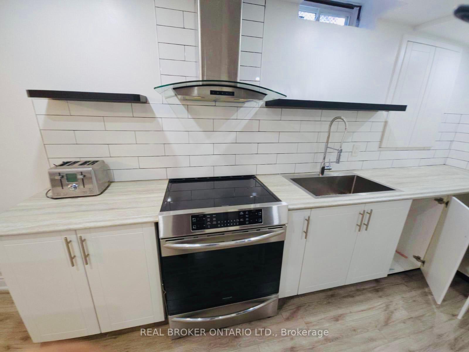 Photo 4 of 27 Forestgrove Circle, Brampton, Heart Lake East — HOMEH