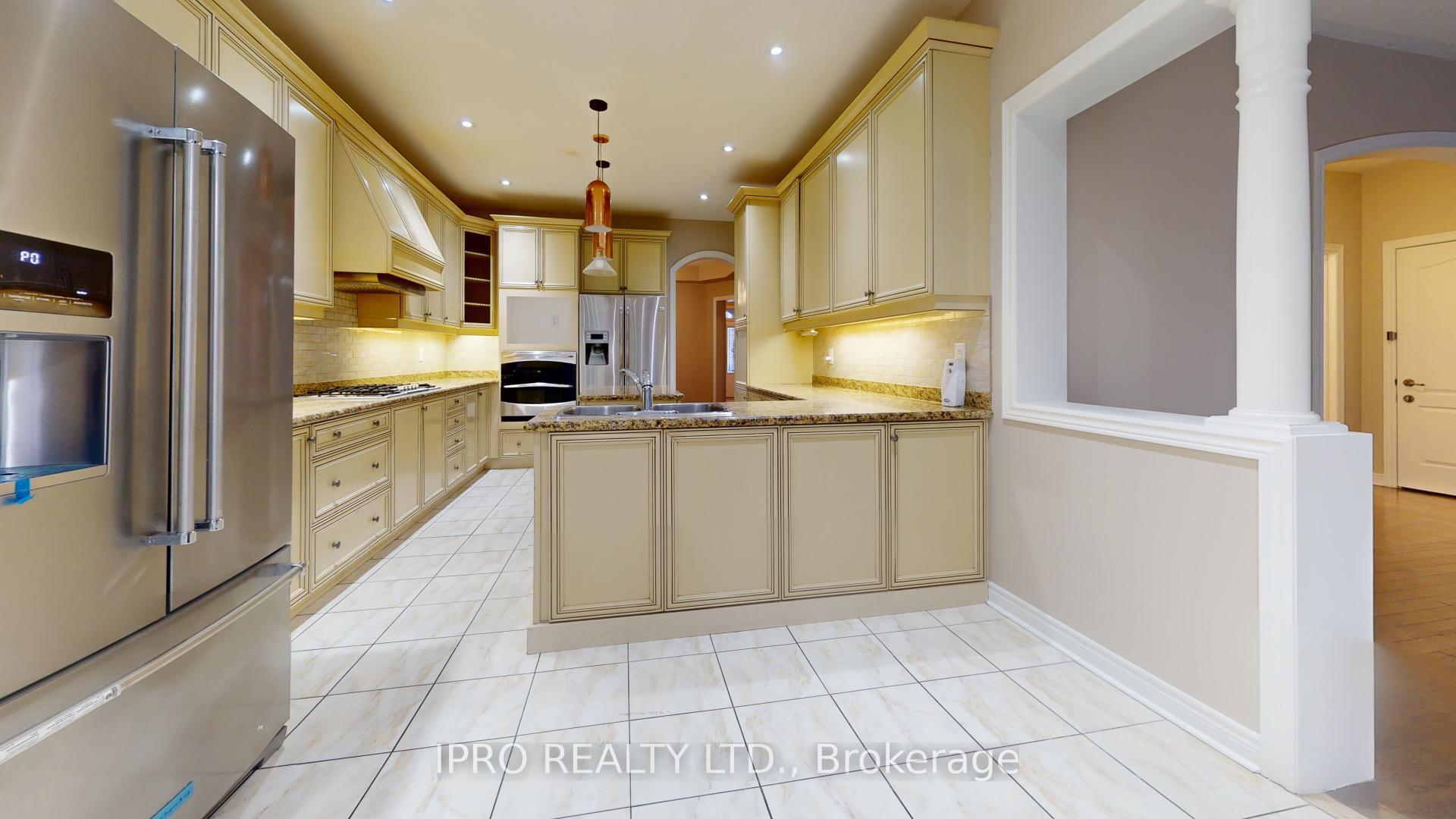 Photo 3 of 32 Bainsville Circle, Brampton, Bram East — HOMEH