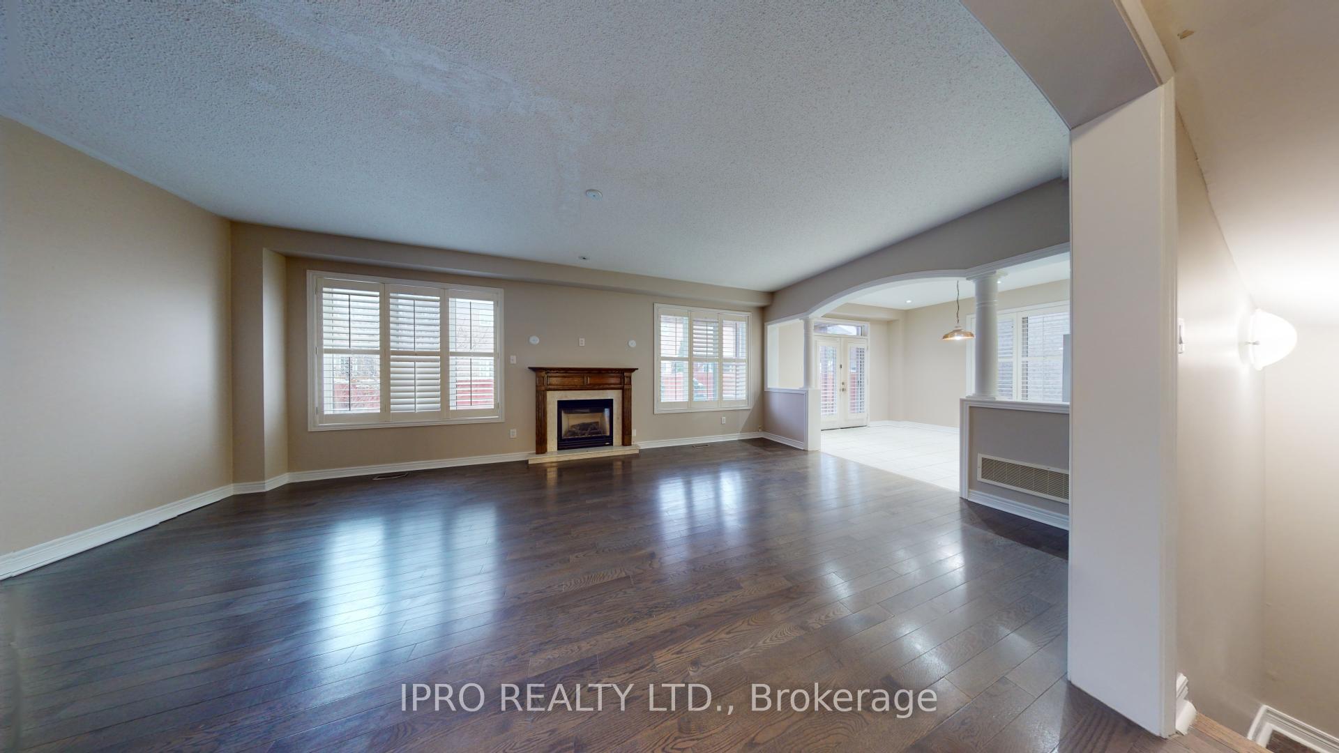 Photo 5 of 32 Bainsville Circle, Brampton, Bram East — HOMEH