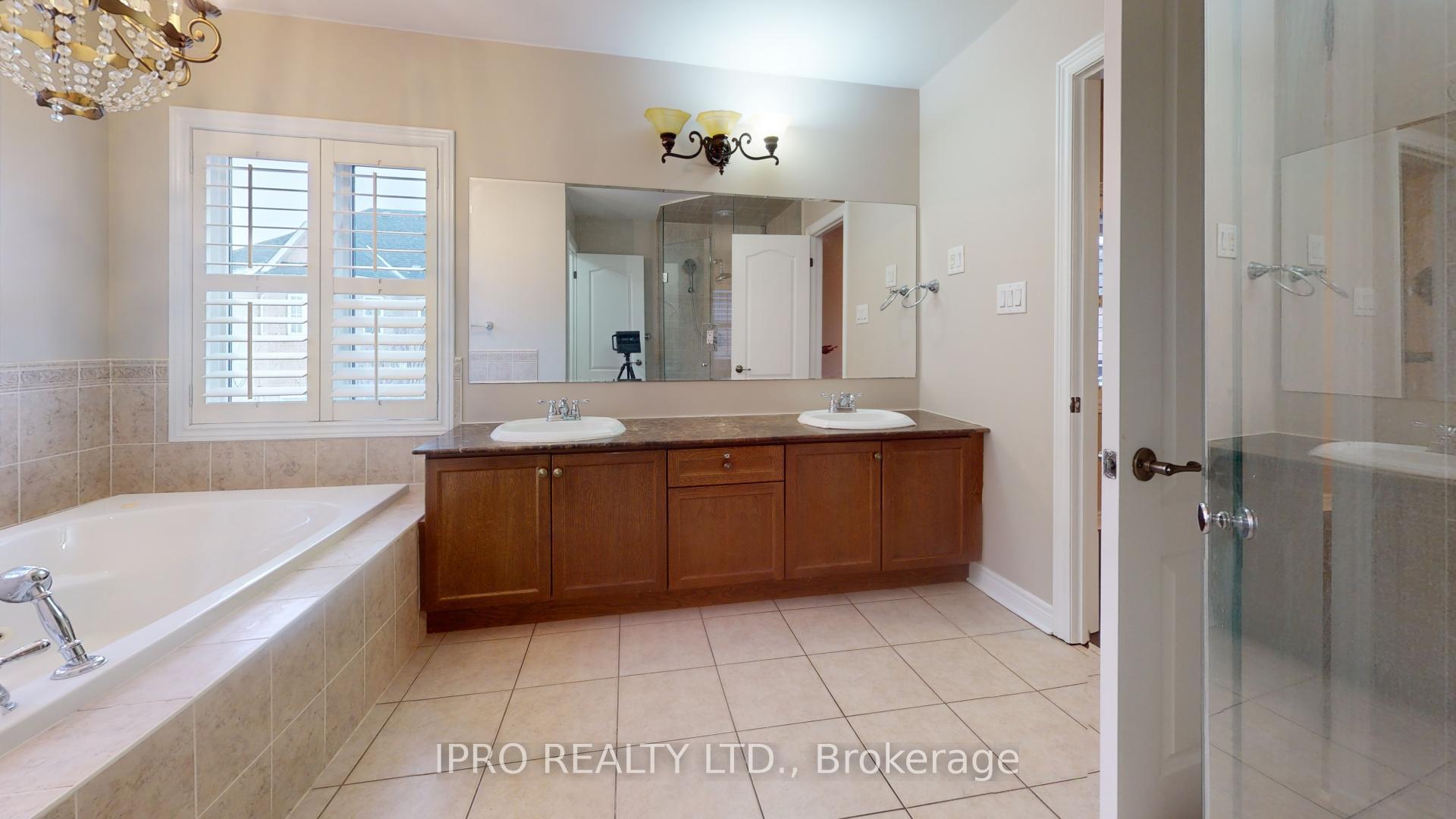Photo 8 of 32 Bainsville Circle, Brampton, Bram East — HOMEH