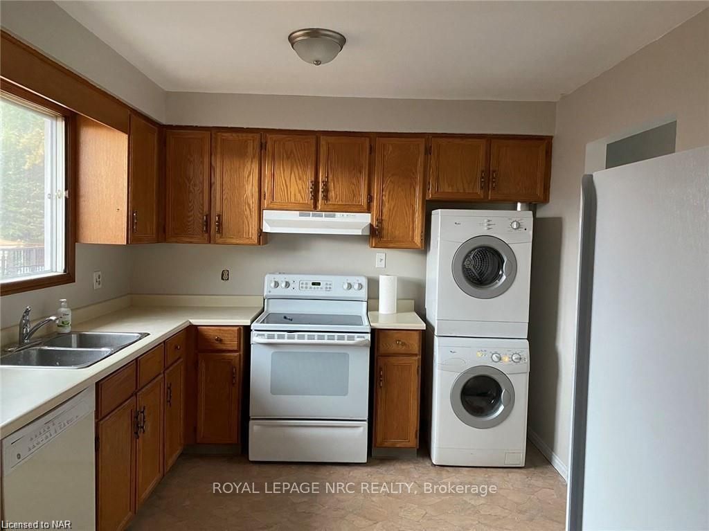 Photo 5 of Unit upper, 171 Woodrow Street, St. Catharines, Secord Woods — HOMEH