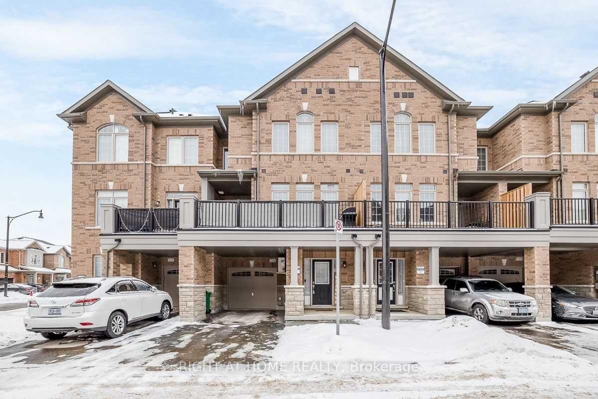 Photo 2 of 113 Fruitvale Circle, Brampton, Northwest Brampton — HOMEH