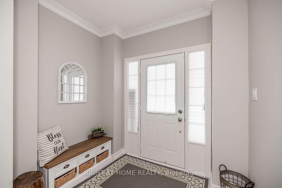 Photo 4 of 113 Fruitvale Circle, Brampton, Northwest Brampton — HOMEH