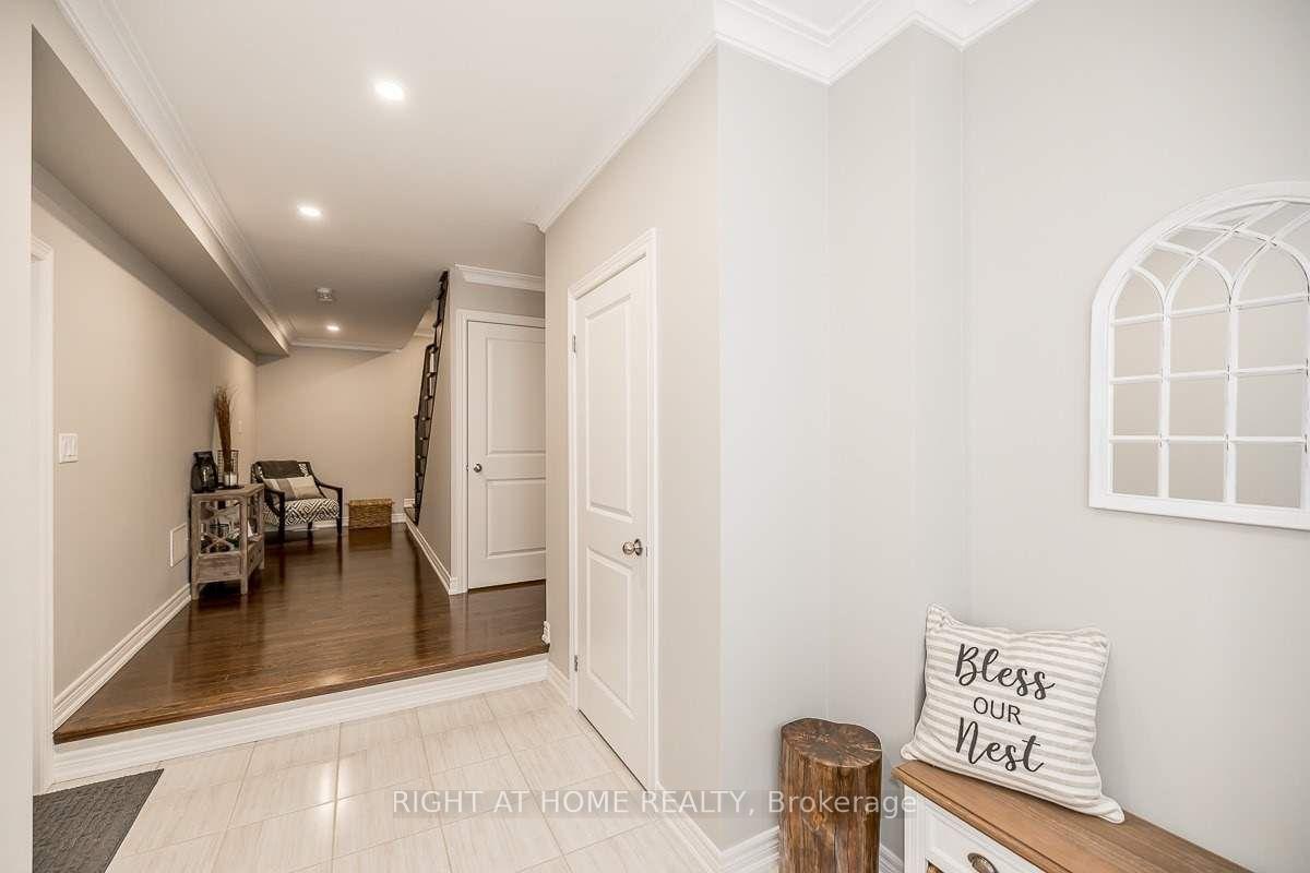 Photo 5 of 113 Fruitvale Circle, Brampton, Northwest Brampton — HOMEH