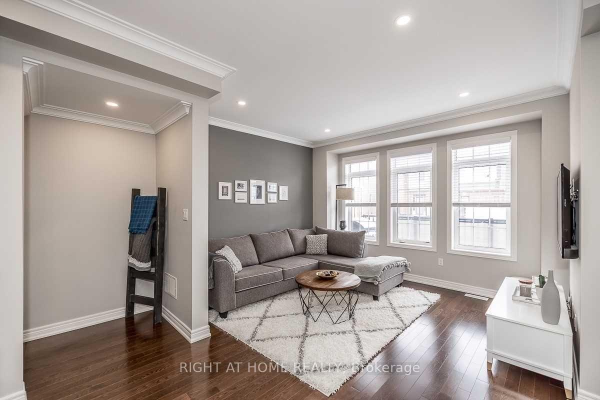 Photo 7 of 113 Fruitvale Circle, Brampton, Northwest Brampton — HOMEH