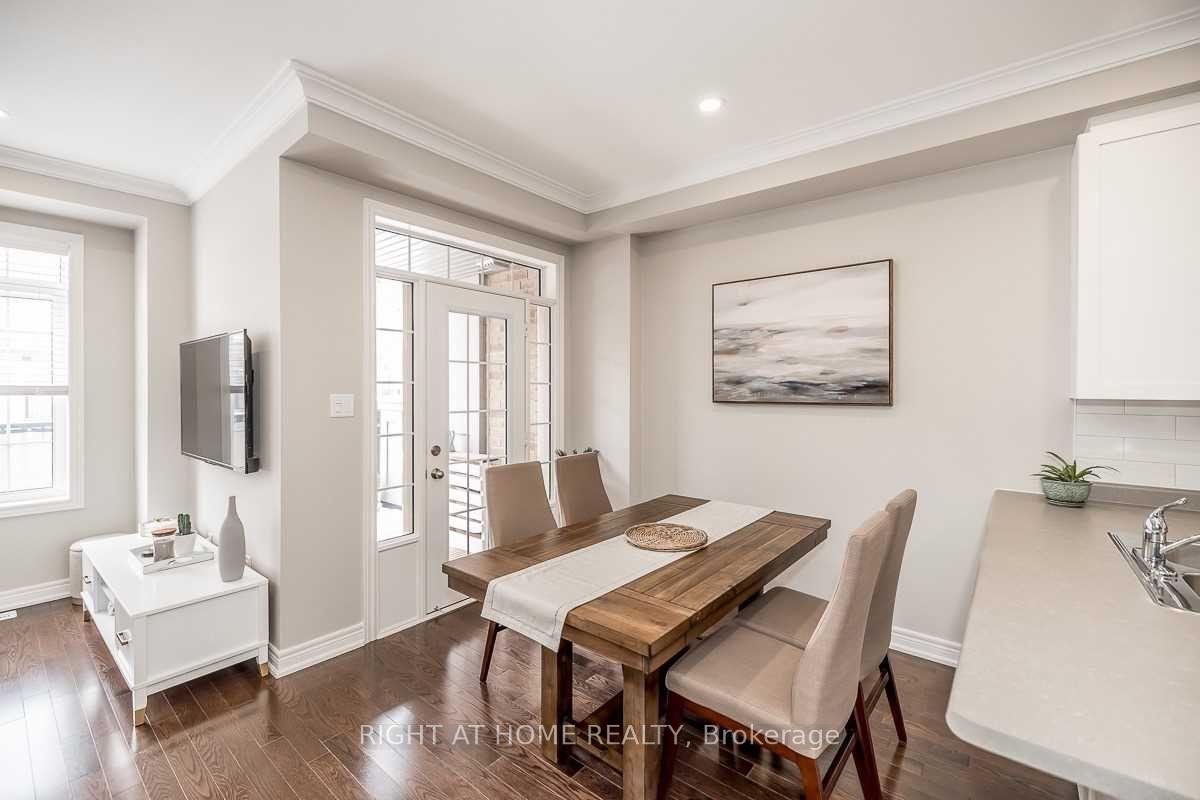 Photo 11 of 113 Fruitvale Circle, Brampton, Northwest Brampton — HOMEH