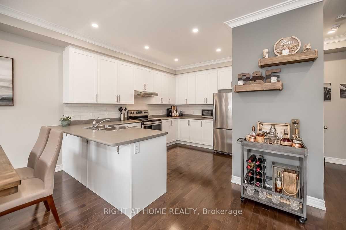 Photo 14 of 113 Fruitvale Circle, Brampton, Northwest Brampton — HOMEH