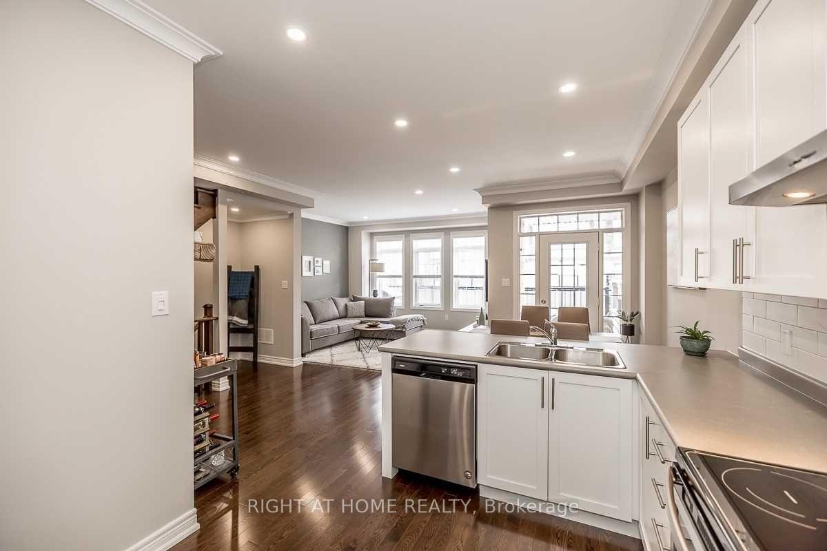 Photo 16 of 113 Fruitvale Circle, Brampton, Northwest Brampton — HOMEH