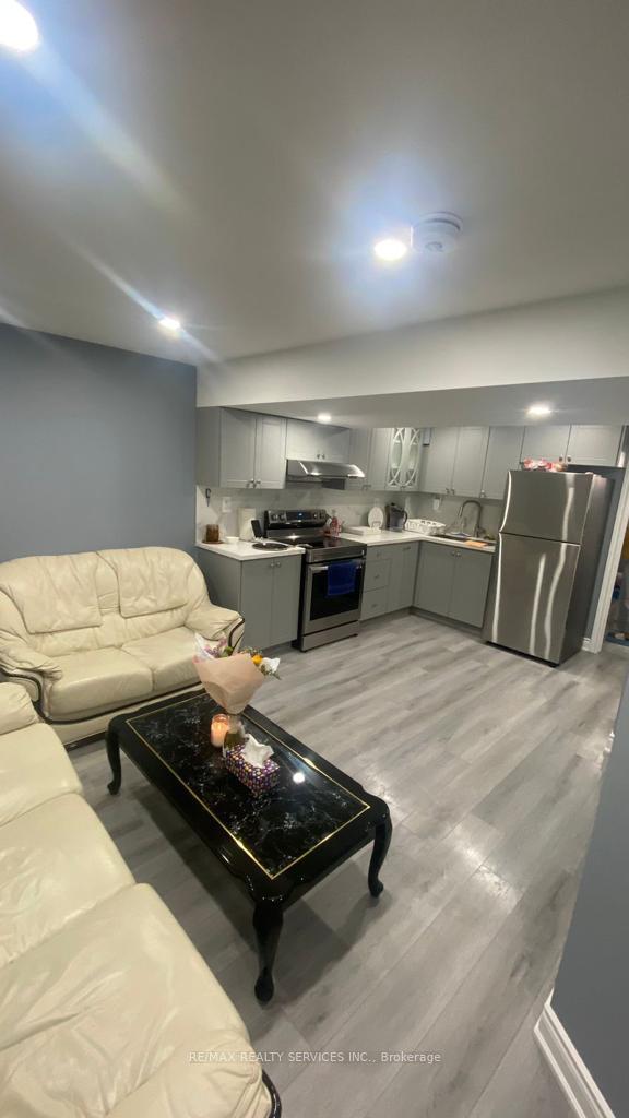 Photo 2 of Unit Basement, 32 Earth Star Trail, Brampton, Sandringham-Wellington — HOMEH