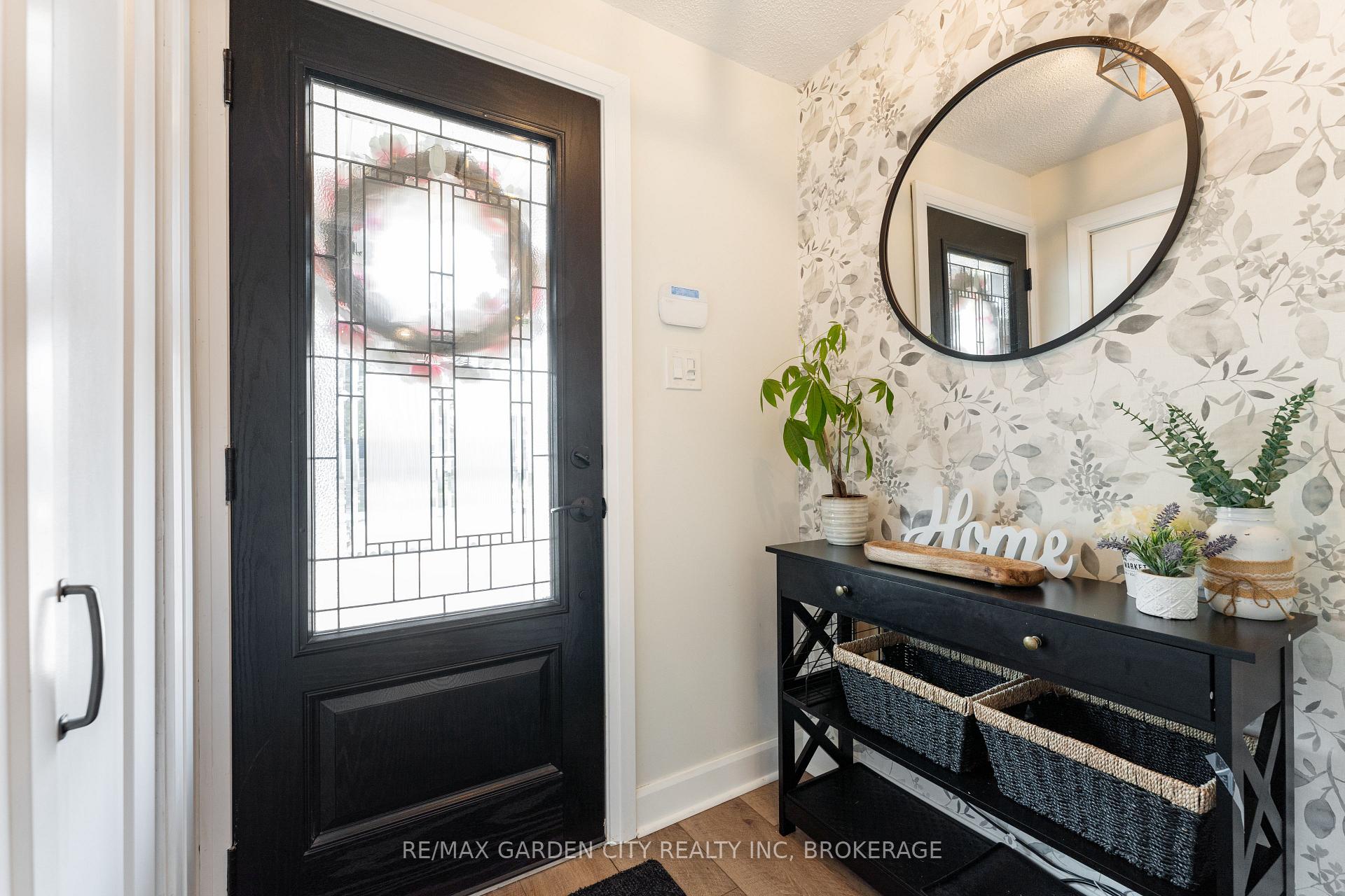 Photo 3 of 28 Elberta Street, St. Catharines, Facer — HOMEH