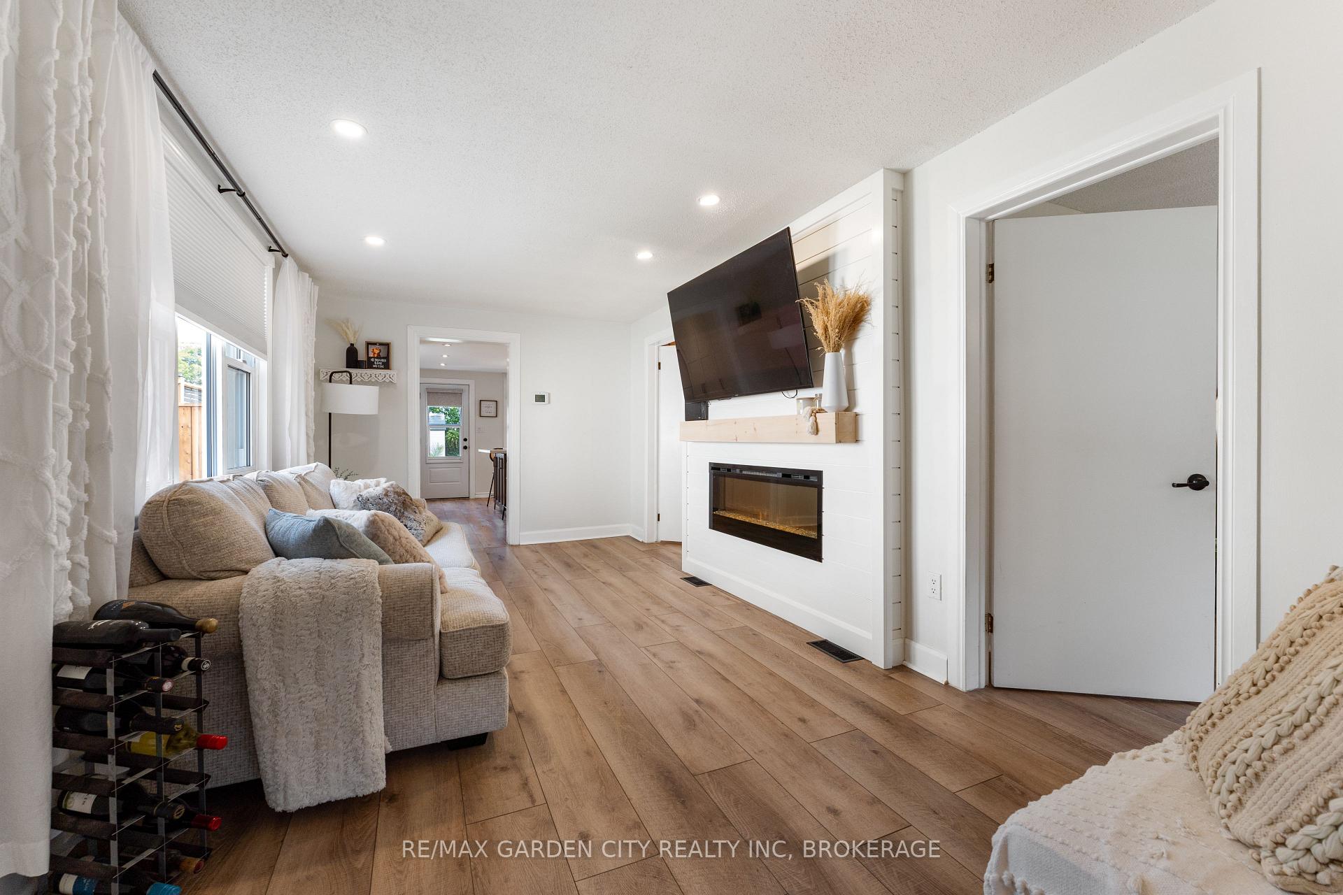 Photo 4 of 28 Elberta Street, St. Catharines, Facer — HOMEH