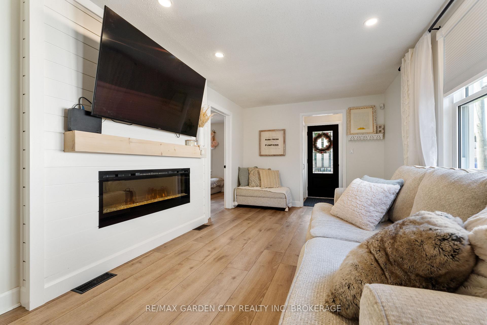 Photo 5 of 28 Elberta Street, St. Catharines, Facer — HOMEH