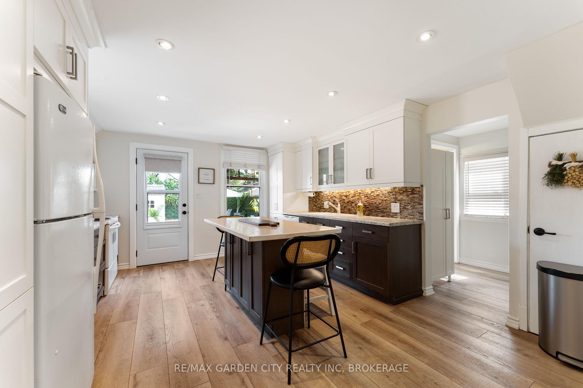 Photo 6 of 28 Elberta Street, St. Catharines, Facer — HOMEH
