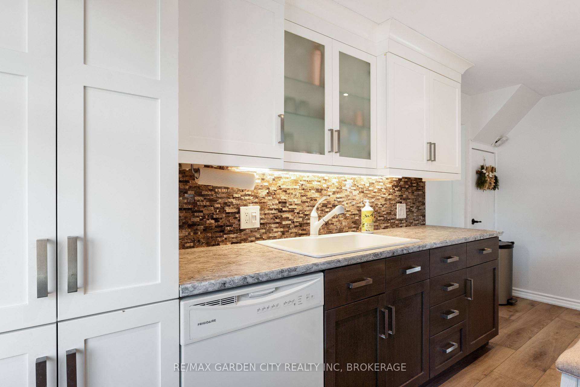 Photo 9 of 28 Elberta Street, St. Catharines, Facer — HOMEH