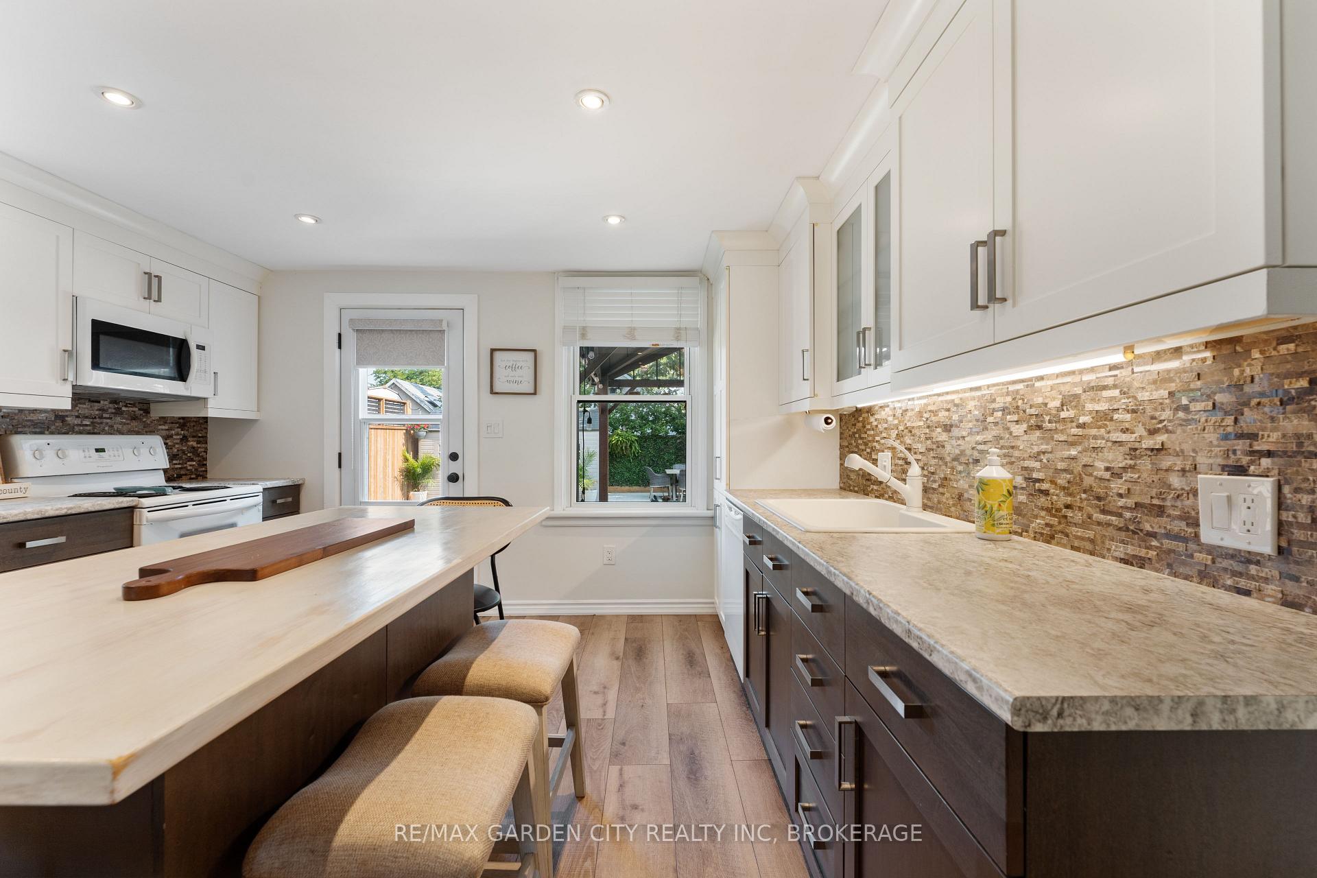 Photo 10 of 28 Elberta Street, St. Catharines, Facer — HOMEH