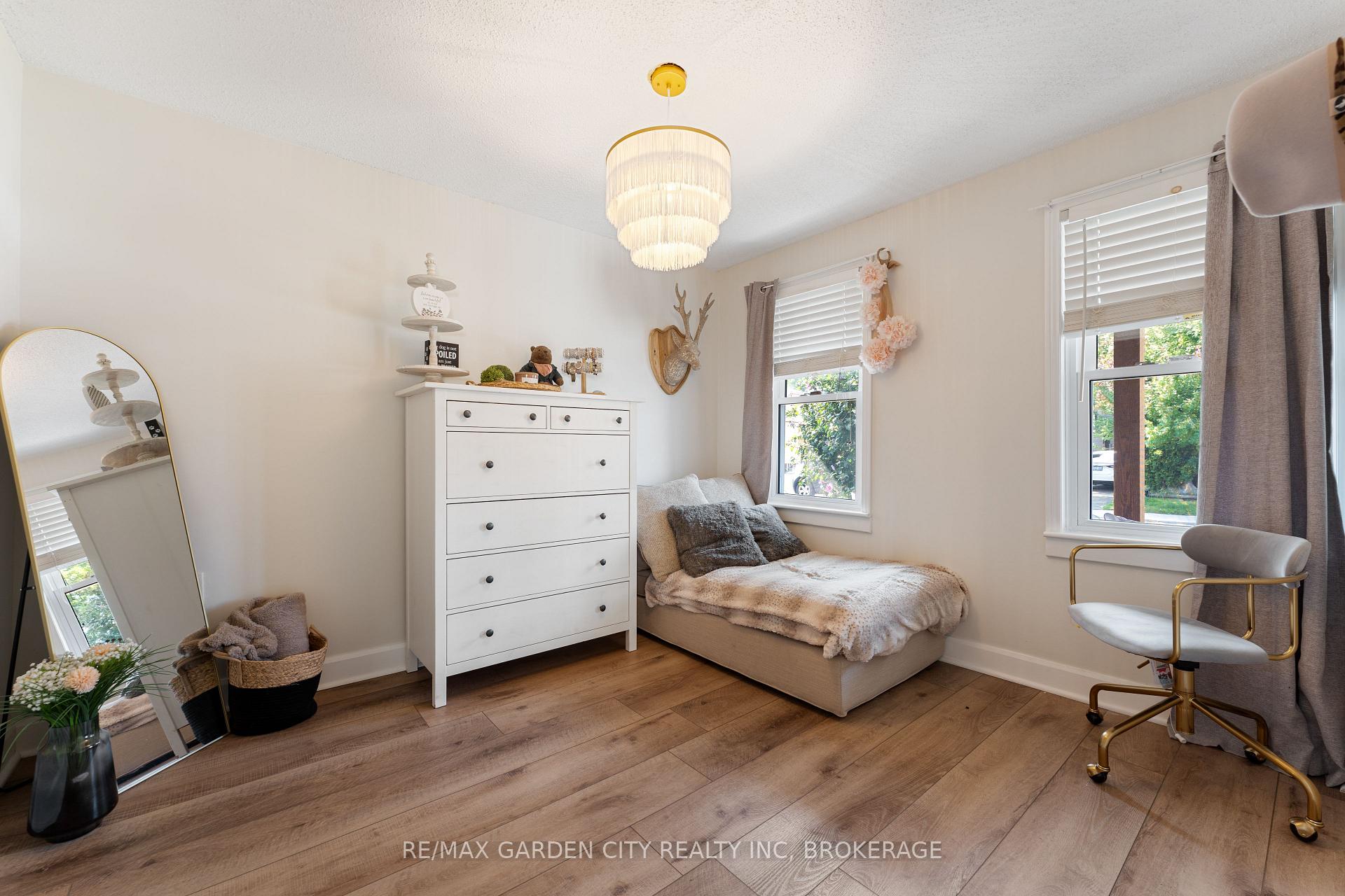 Photo 12 of 28 Elberta Street, St. Catharines, Facer — HOMEH