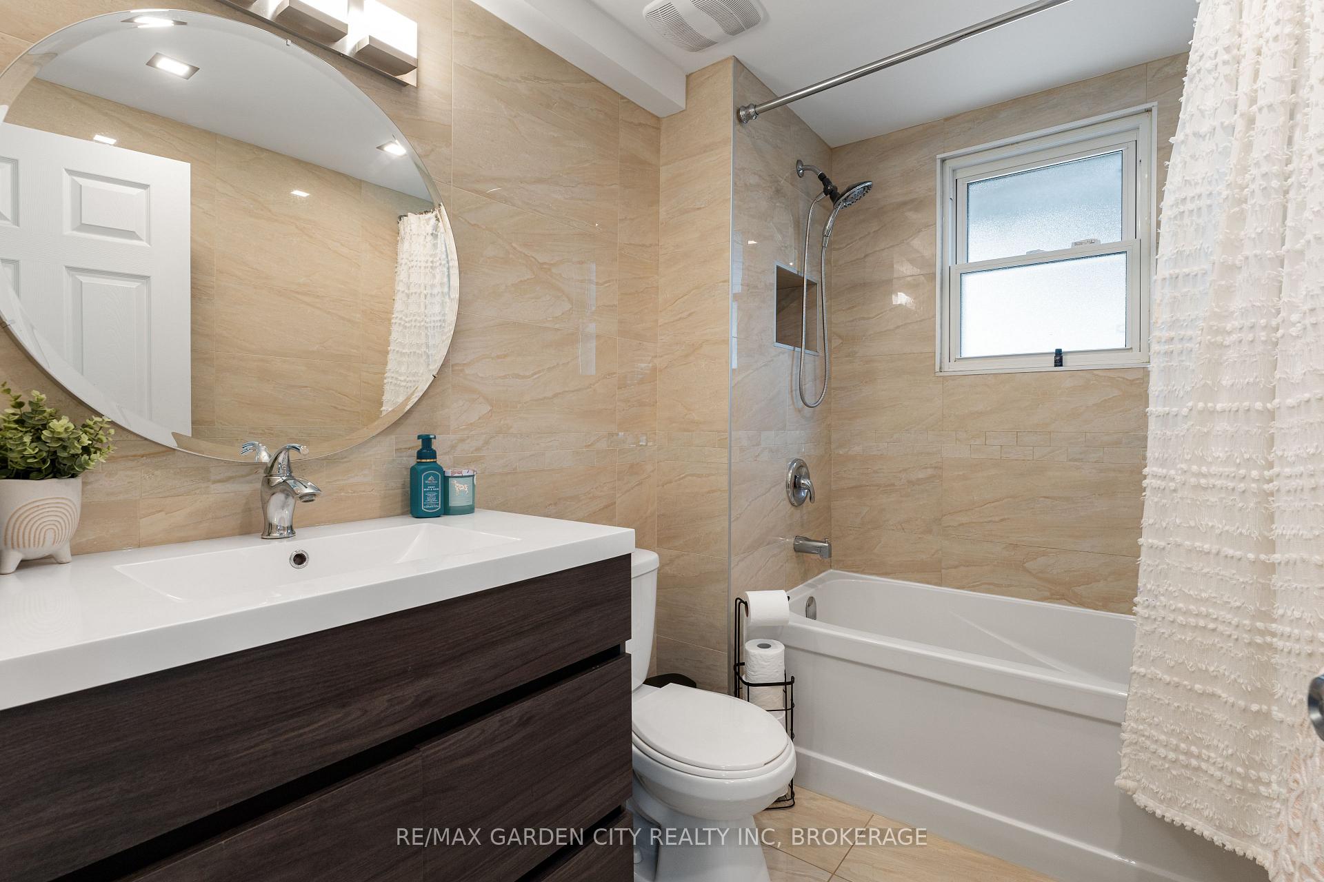 Photo 13 of 28 Elberta Street, St. Catharines, Facer — HOMEH