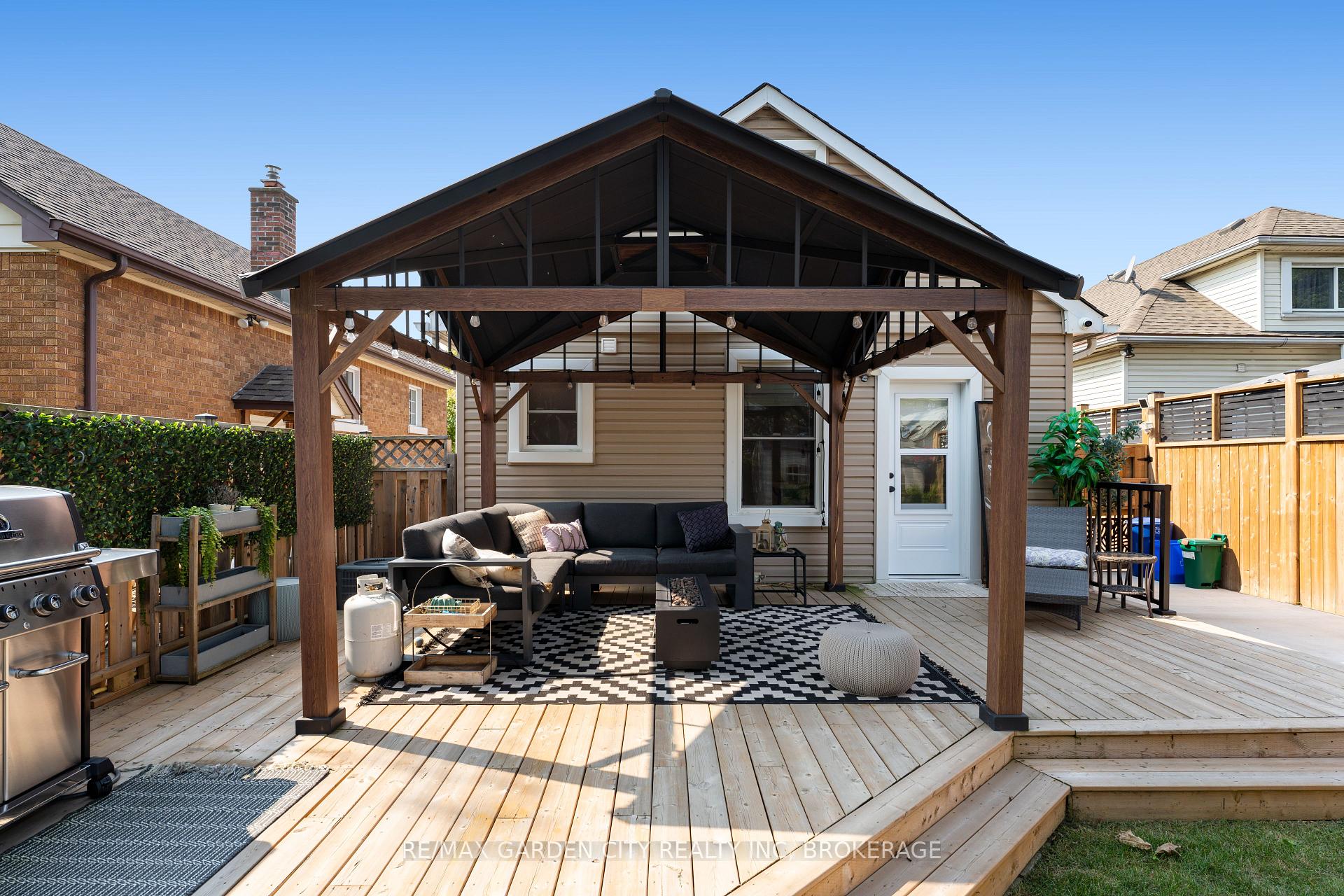 Photo 21 of 28 Elberta Street, St. Catharines, Facer — HOMEH