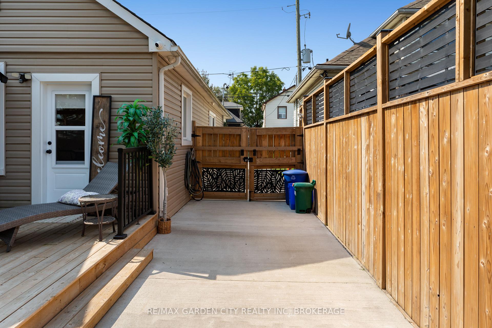 Photo 26 of 28 Elberta Street, St. Catharines, Facer — HOMEH