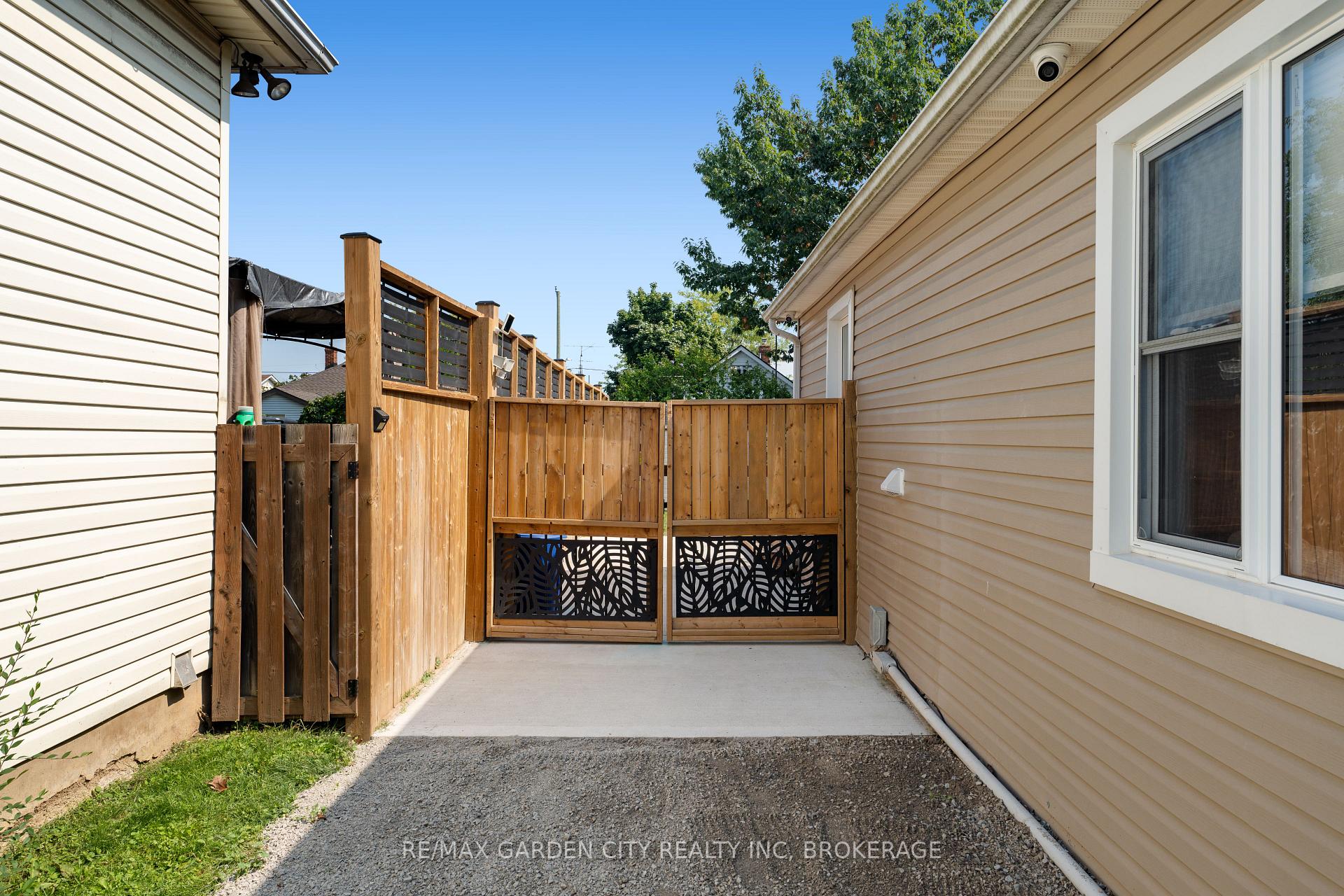 Photo 27 of 28 Elberta Street, St. Catharines, Facer — HOMEH