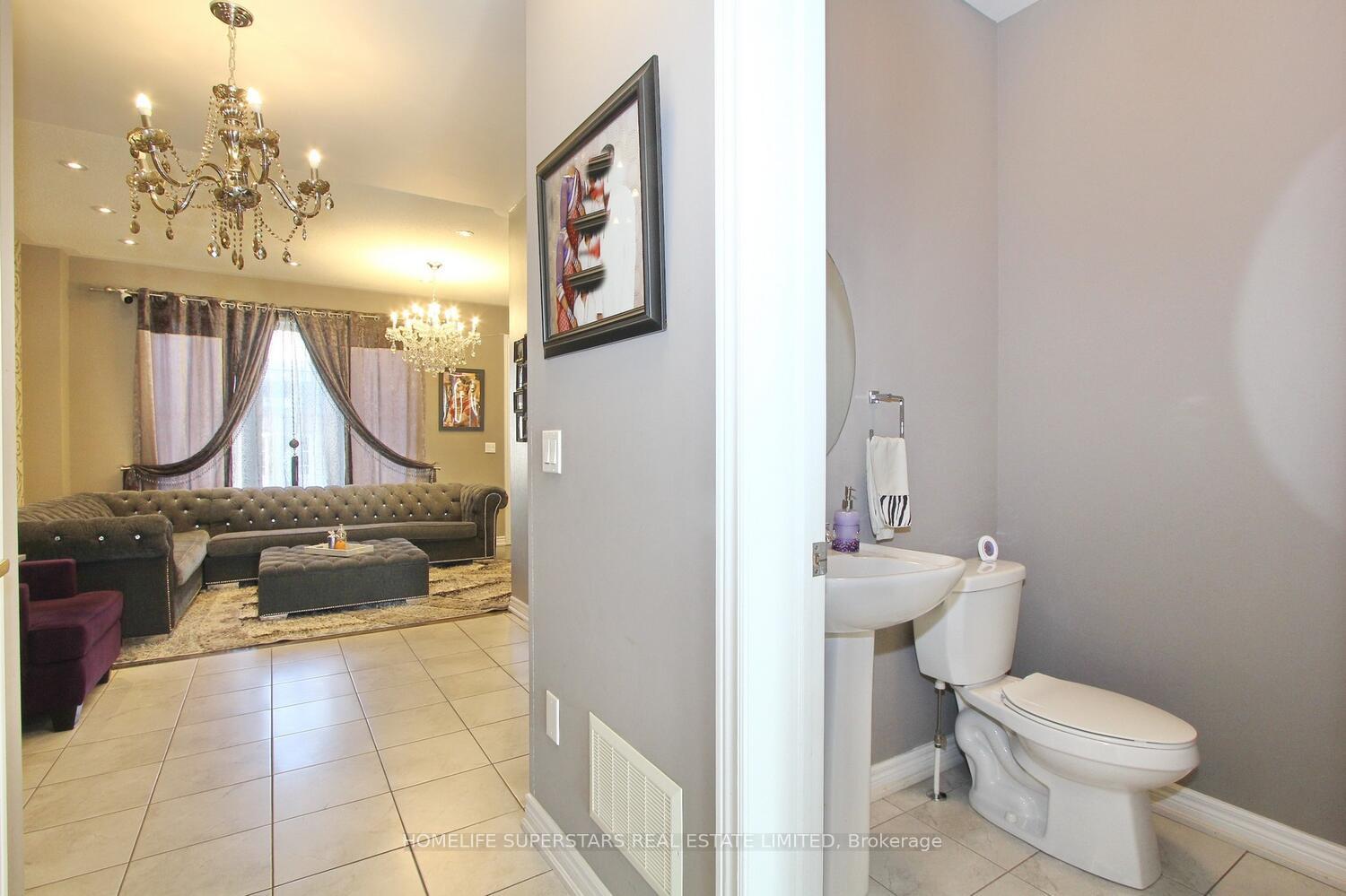 Photo 10 of 80 Saint Dennis Road, Brampton, Sandringham-Wellington North — HOMEH