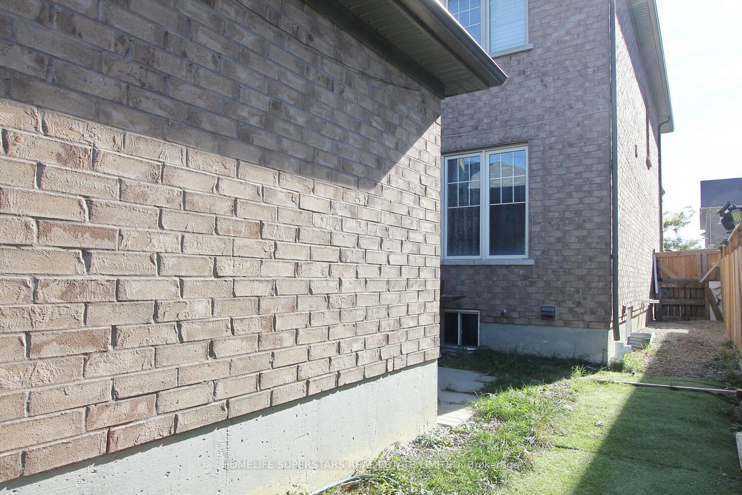 Photo 33 of 80 Saint Dennis Road, Brampton, Sandringham-Wellington North — HOMEH