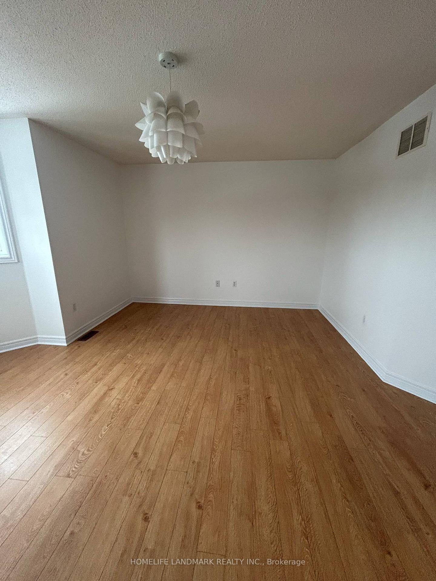 Photo 11 of 23 Heartview Road, Brampton, Sandringham-Wellington — HOMEH