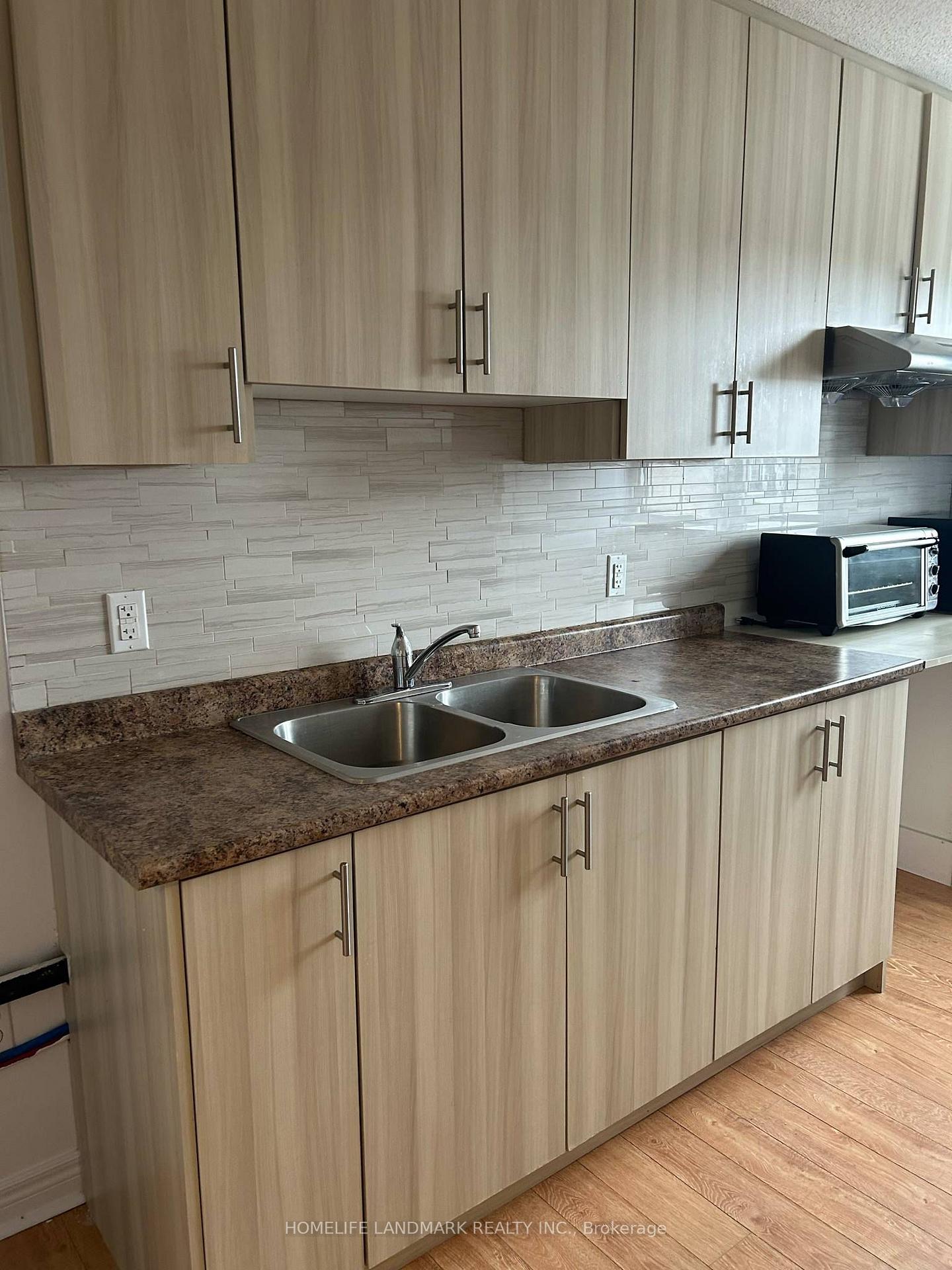 Photo 17 of 23 Heartview Road, Brampton, Sandringham-Wellington — HOMEH