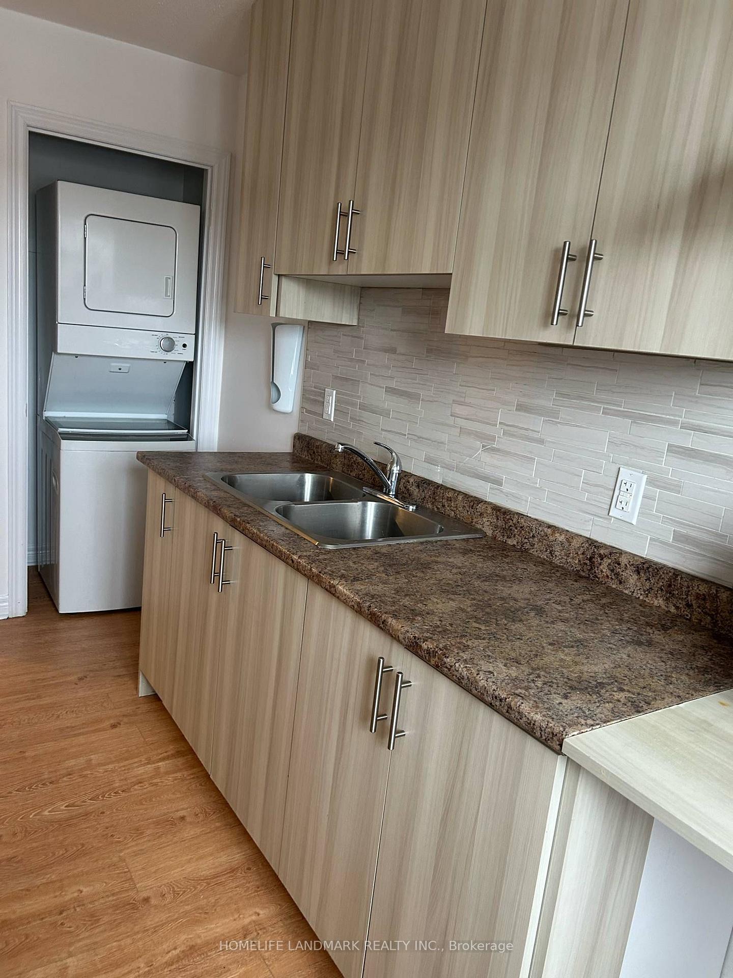 Photo 20 of 23 Heartview Road, Brampton, Sandringham-Wellington — HOMEH