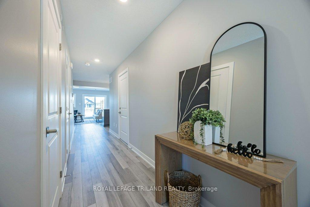 Photo 3 of 107 Empire Parkway, St. Thomas — HOMEH