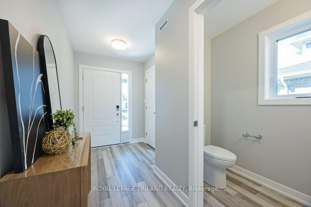 Photo 4 of 107 Empire Parkway, St. Thomas — HOMEH