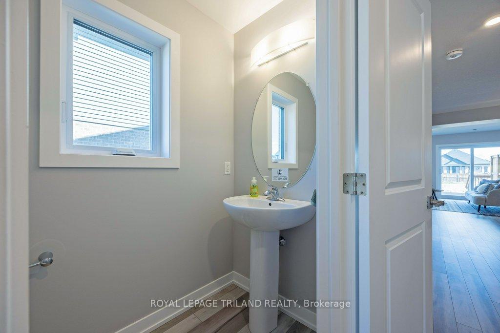 Photo 6 of 107 Empire Parkway, St. Thomas — HOMEH