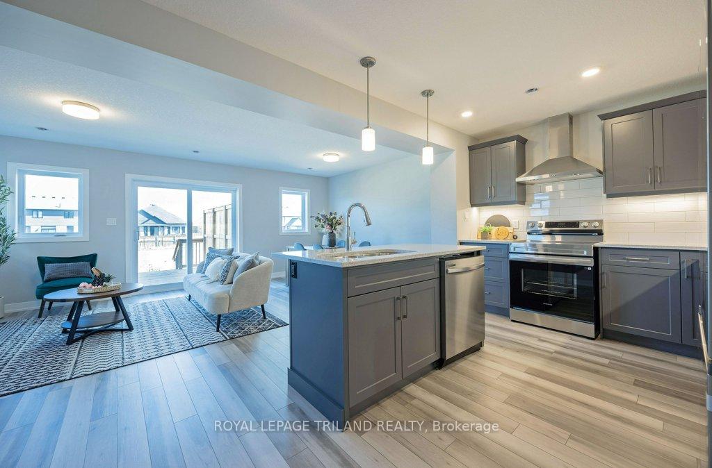 Photo 7 of 107 Empire Parkway, St. Thomas — HOMEH