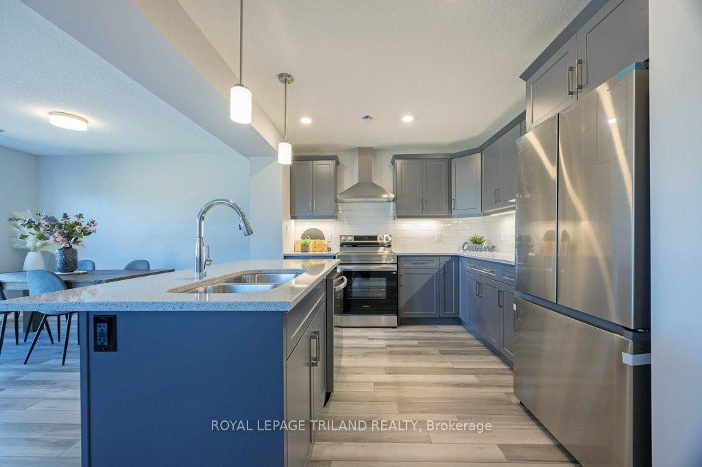 Photo 8 of 107 Empire Parkway, St. Thomas — HOMEH