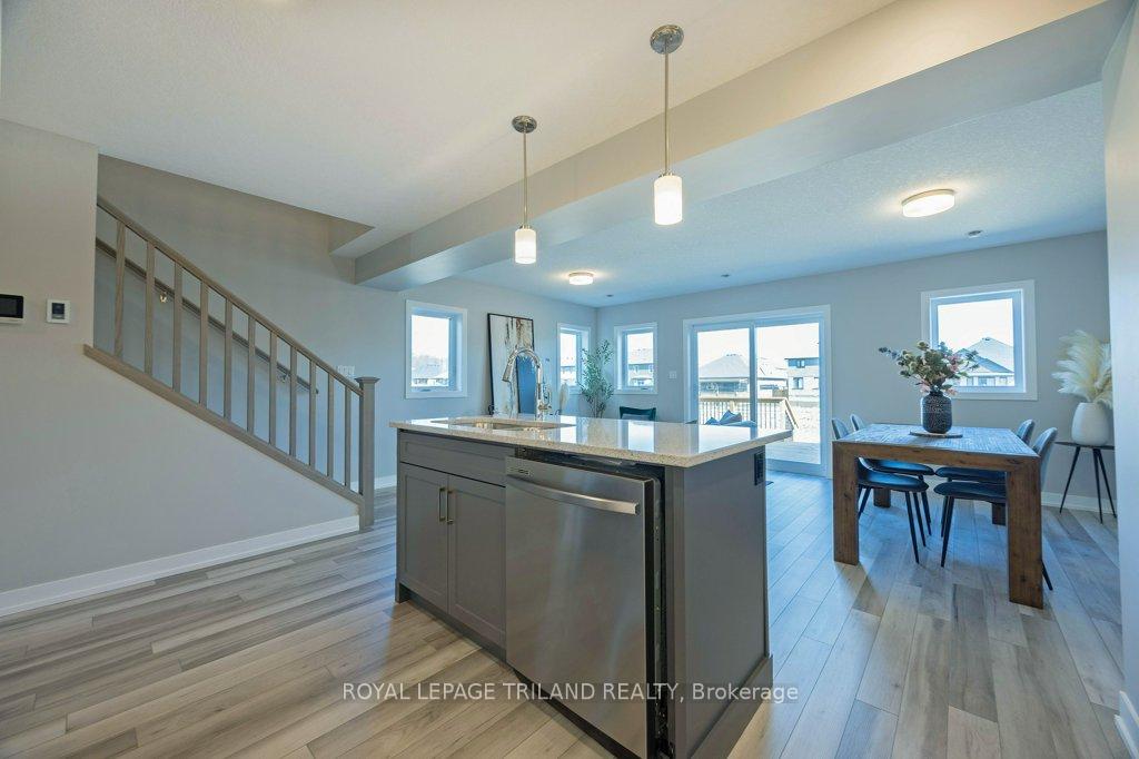 Photo 10 of 107 Empire Parkway, St. Thomas — HOMEH