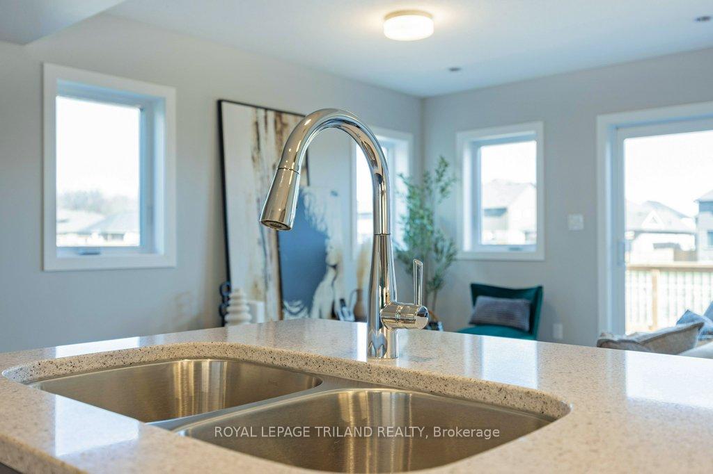 Photo 11 of 107 Empire Parkway, St. Thomas — HOMEH