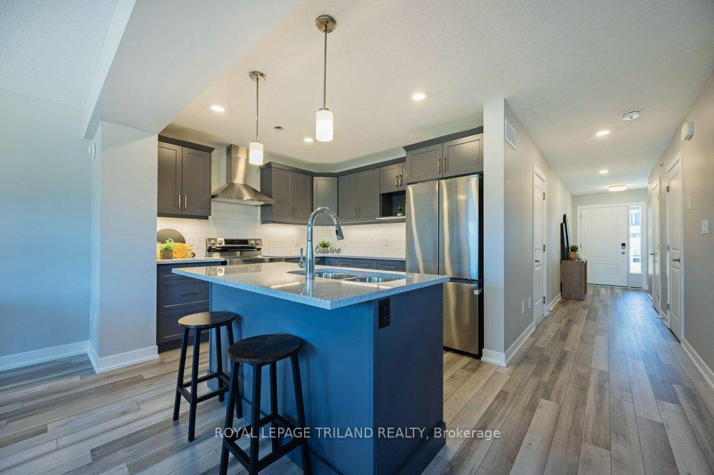 Photo 15 of 107 Empire Parkway, St. Thomas — HOMEH