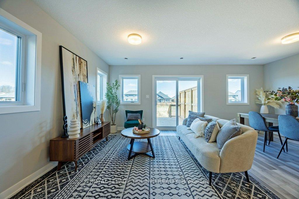 Photo 17 of 107 Empire Parkway, St. Thomas — HOMEH