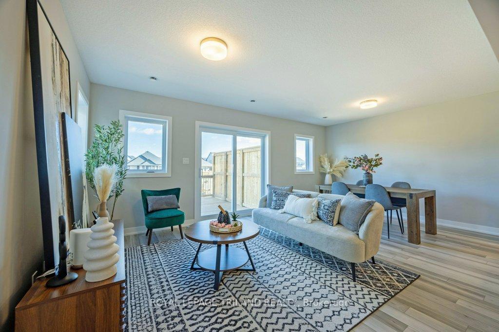 Photo 18 of 107 Empire Parkway, St. Thomas — HOMEH